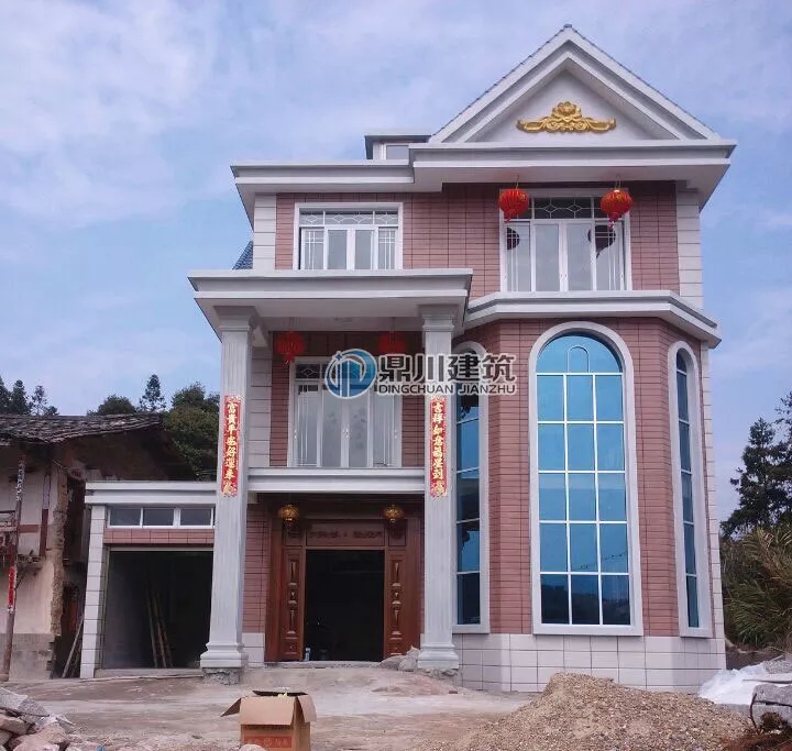 挑空客廳+旋轉樓梯，13&times;14三層優(yōu)雅大氣歐式別墅