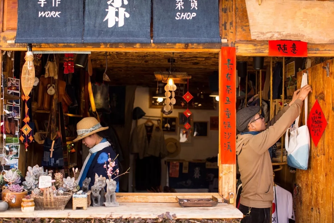 他用行動表達愛，將牛棚改成了300㎡的別墅送老婆