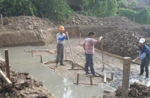 分享：網友自建二層小別墅，3個半圓外飄陽臺的特殊造型成亮點！