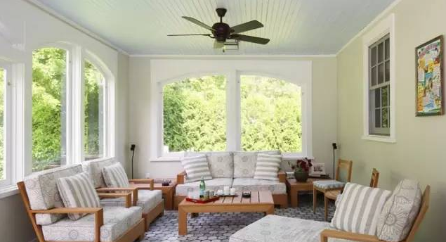 自建房陽臺窗戶用什么材料好？常見的陽臺窗材料好壞對比！