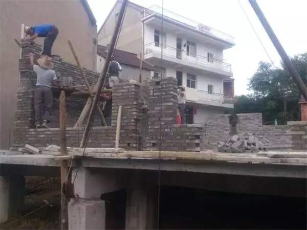 建房自訴：大叔15萬建好一層自建房，簡單舒適還省錢！