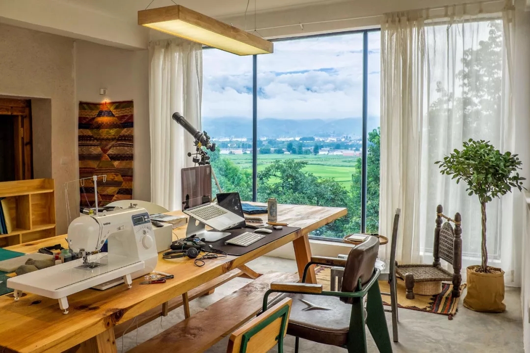 他用行動表達愛，將牛棚改成了300㎡的別墅送老婆