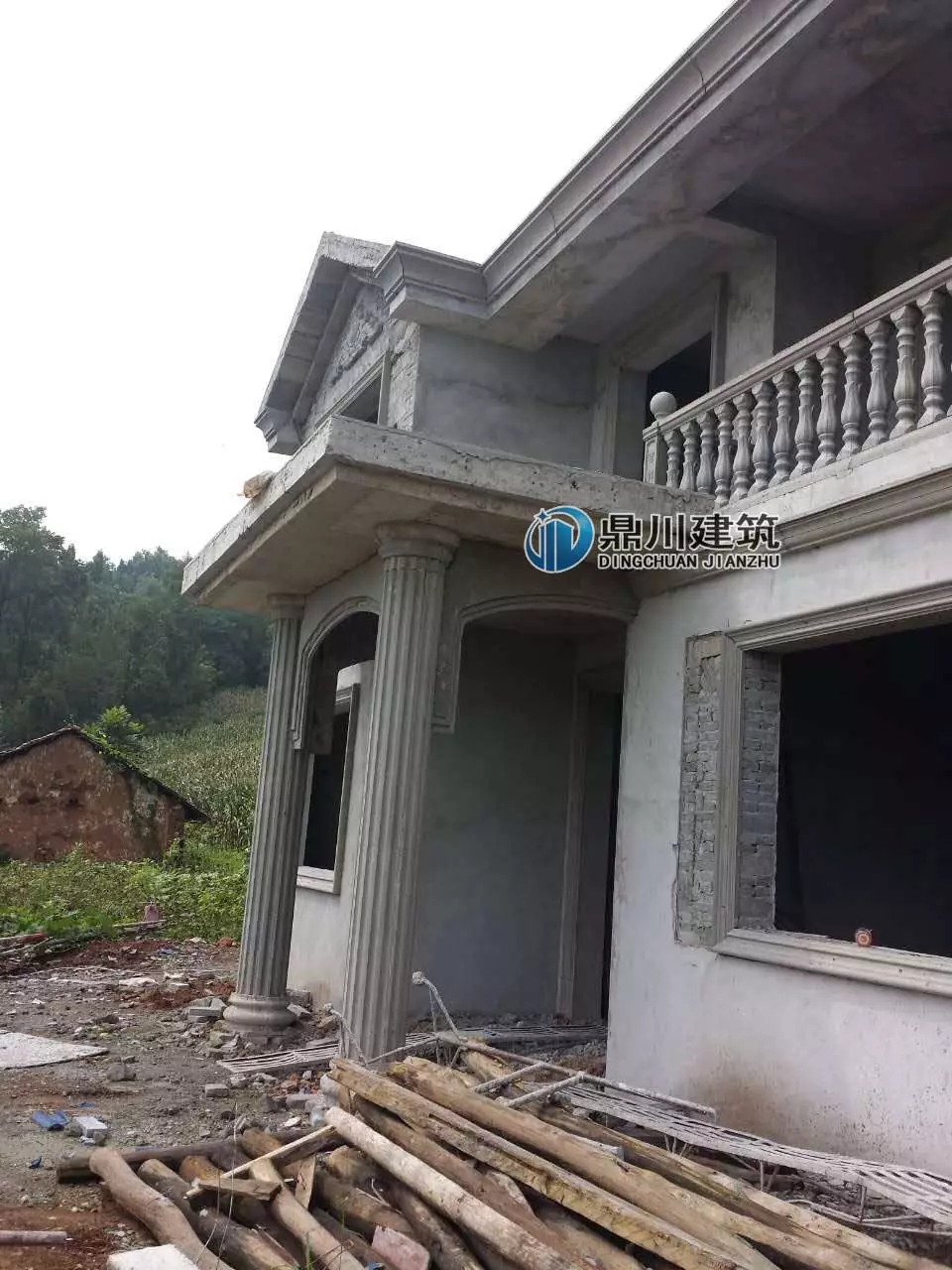 主體37萬的二層自建房設計，實拍美到爆，配上歐式構件更有檔次！