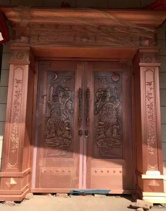 分享：網友自建三層別墅過程，大門花了6萬，大家看值不值!