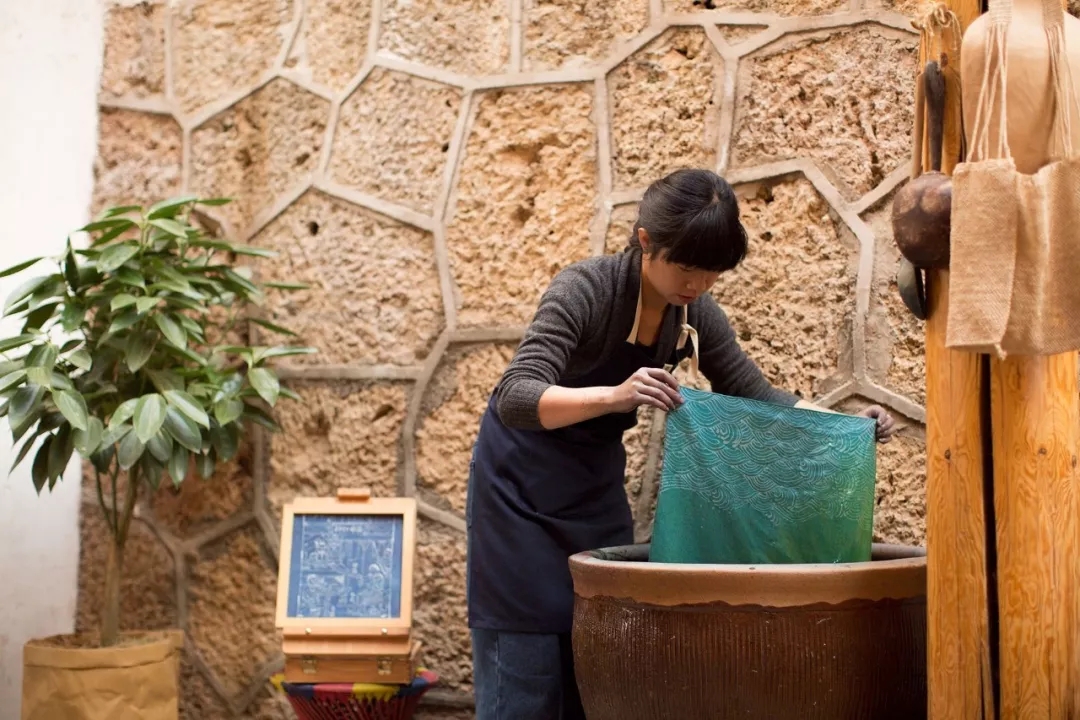 他用行動表達愛，將牛棚改成了300㎡的別墅送老婆